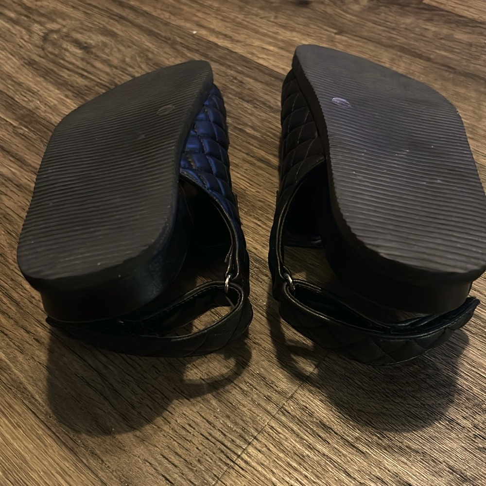 Black Vince Camuto Sandal Gently Used worn once - Picture 5 of 8